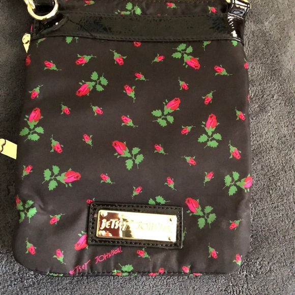 Cutest Betsey Johnson Travel purse 🌹🌹 - Picture 1 of 4